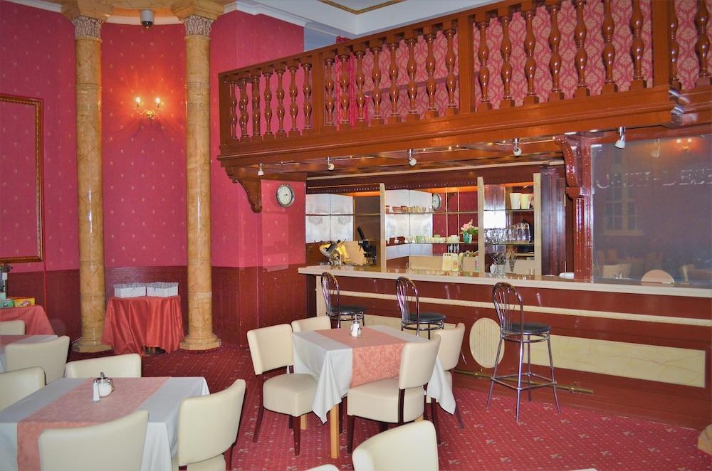 Hotel Petr Karlovy Vary Extérieur photo