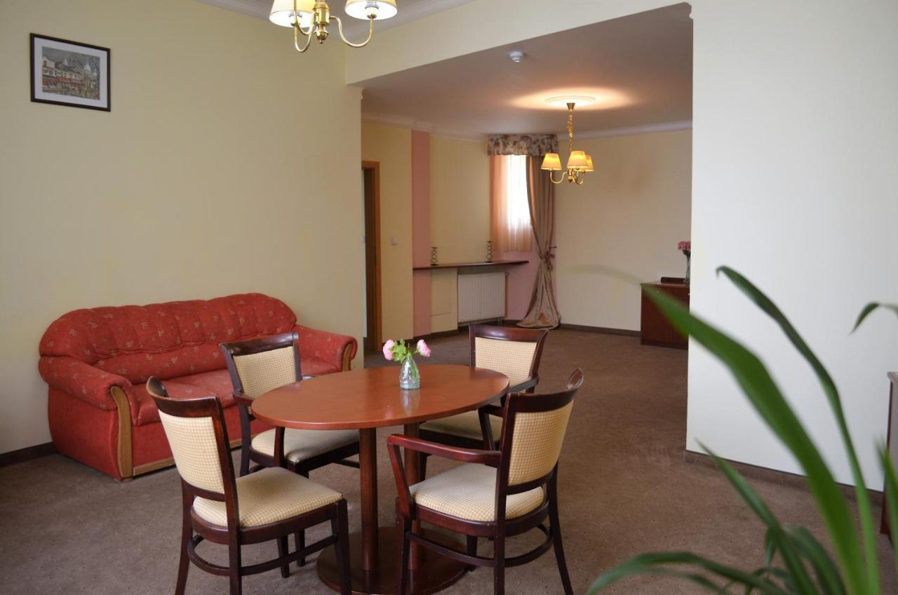 Hotel Petr Karlovy Vary Extérieur photo
