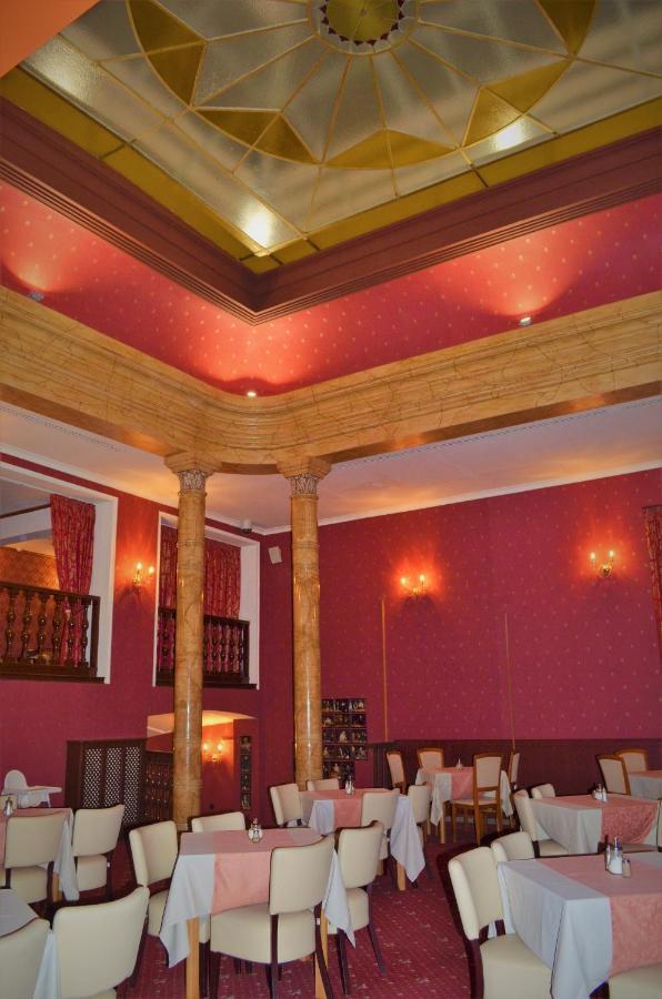 Hotel Petr Karlovy Vary Extérieur photo